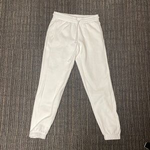 Aritiza TNA boyfriend sweatpants